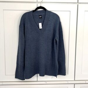 Gap summer blue v neck sweater NWT